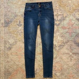 Kensie Knockout Skinny Jeans in Medium Wash
